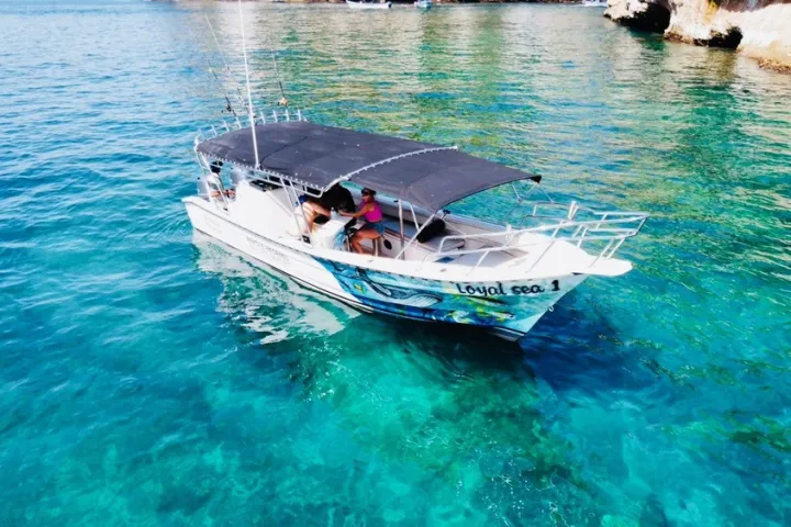 a small boat in a pool of water